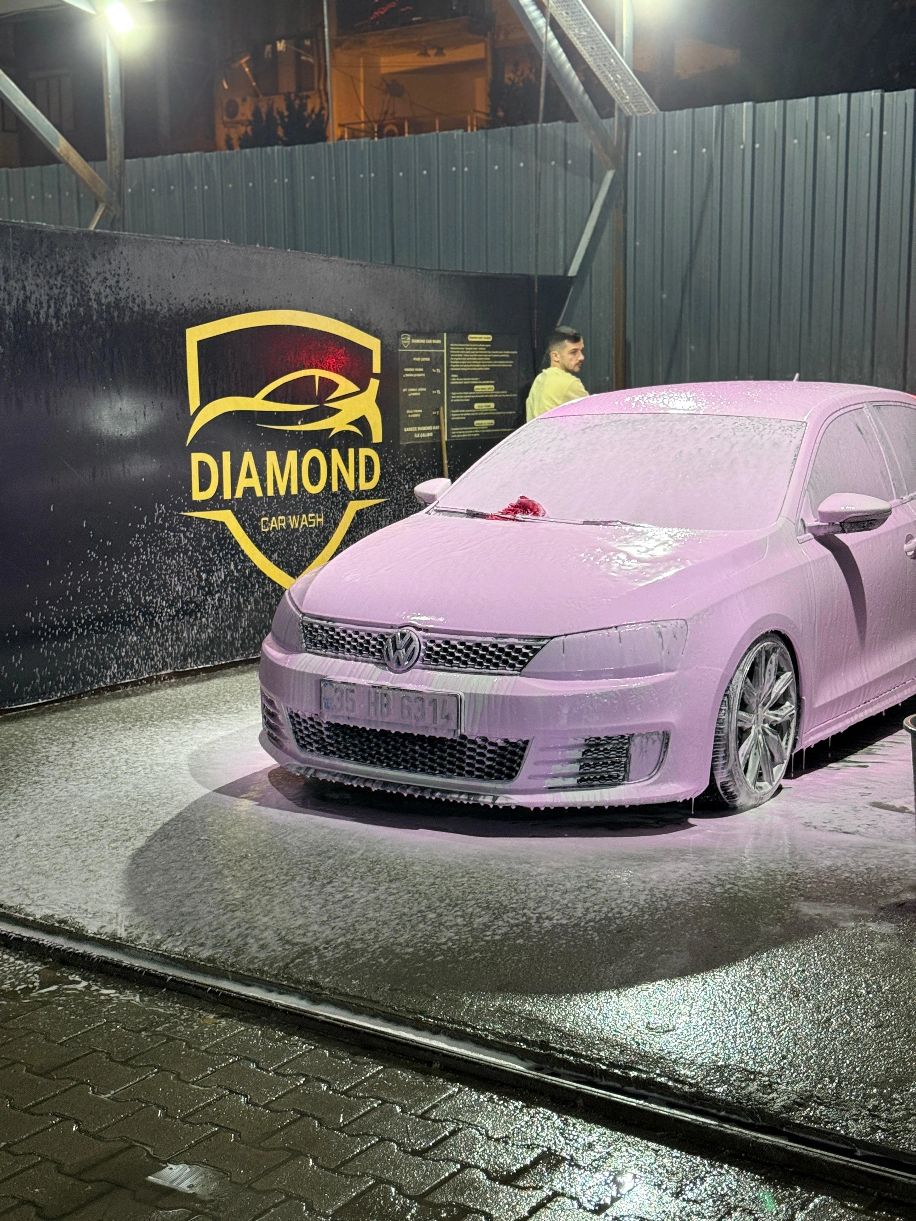 İzmir oto yıkama nano pembe köpük uygulaması Diamond Car Wash